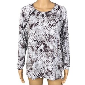 CALVIN KLEIN JEANS white and grey, snakeskin design, jersey t-shirt. Medium. EUC